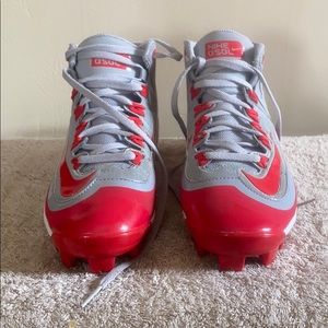 Youth baseball cleat